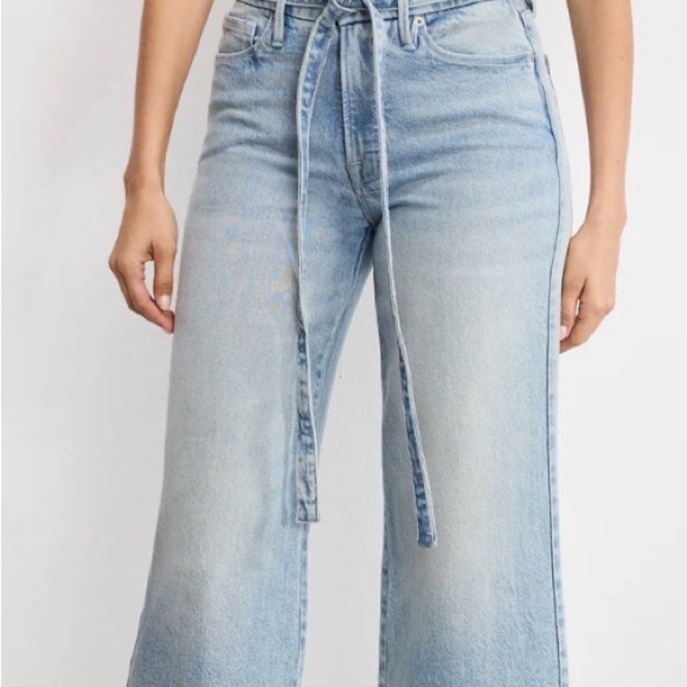 Good American Light Wash Cropped Jeans